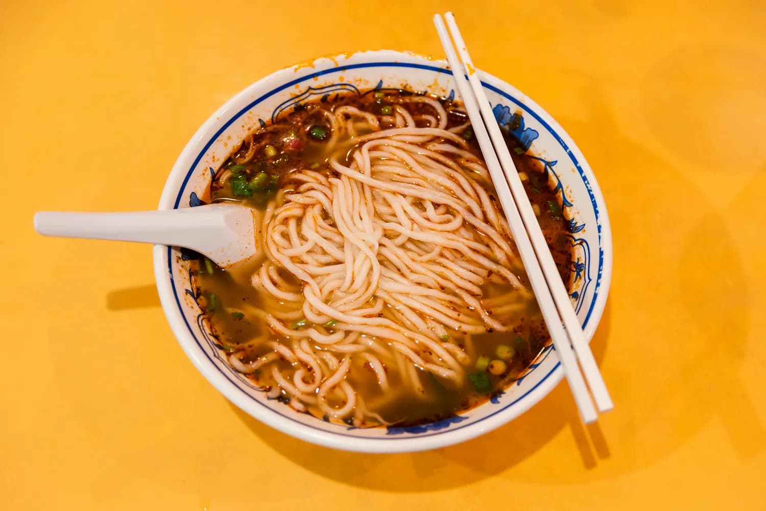 柳州螺蛳粉获国家地理标志，地道风味揭秘