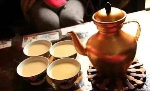 藏族酥油茶：高原上的独特饮品与文化符号