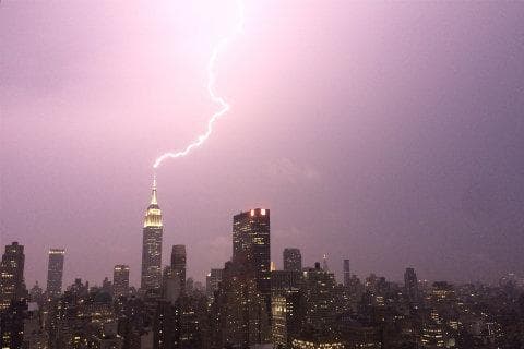 避雷针是谁发明的？揭秘避雷针的发明者、作用与原理
