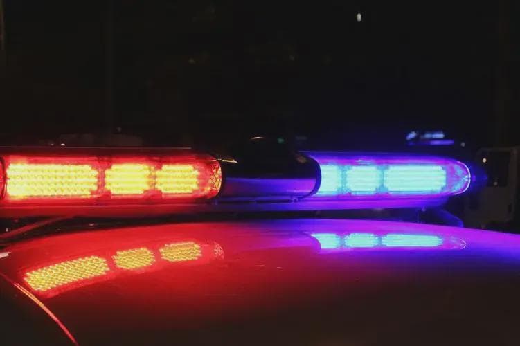 出警时为何要拉响警笛？看完后才明白重要性！