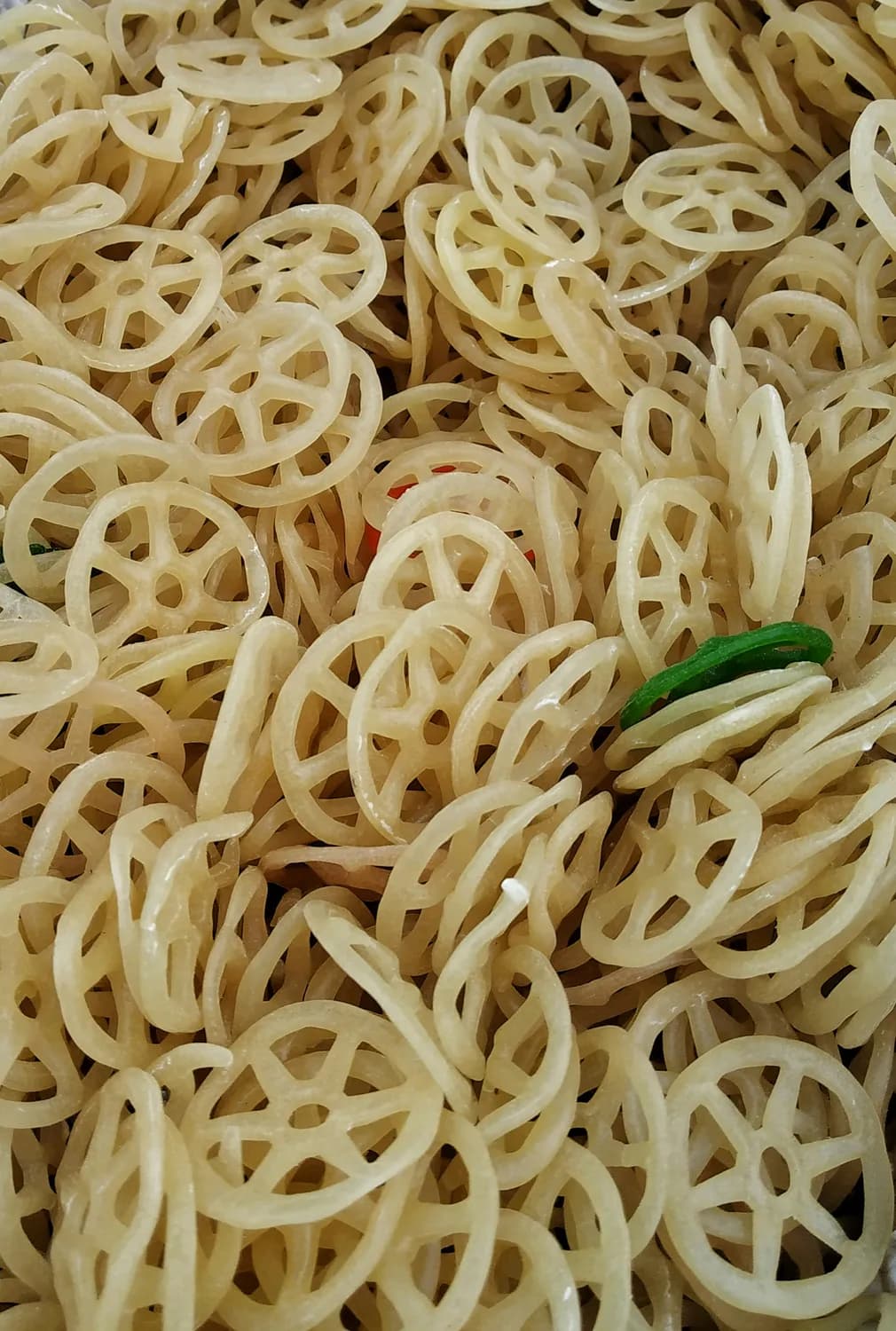 洛宁糊卜VS西工小街：洛阳两大美食地标正面对决