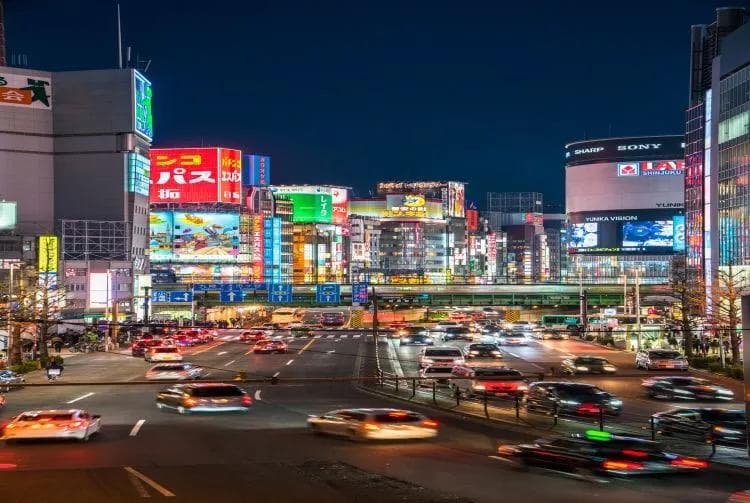 东京新宿：繁华与宁静交织的都市明珠