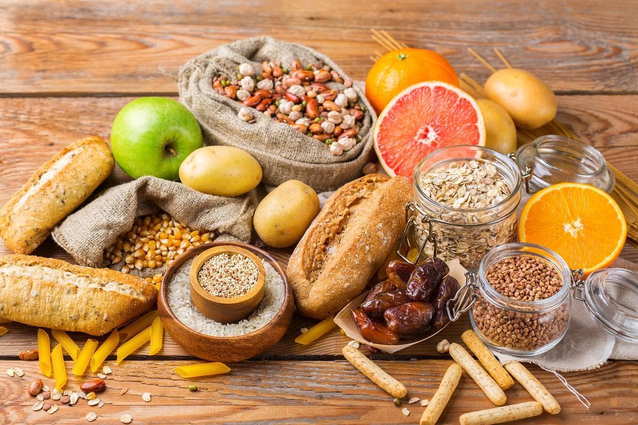 维生素D对学生骨骼健康的重要性？如何从食物中获得？