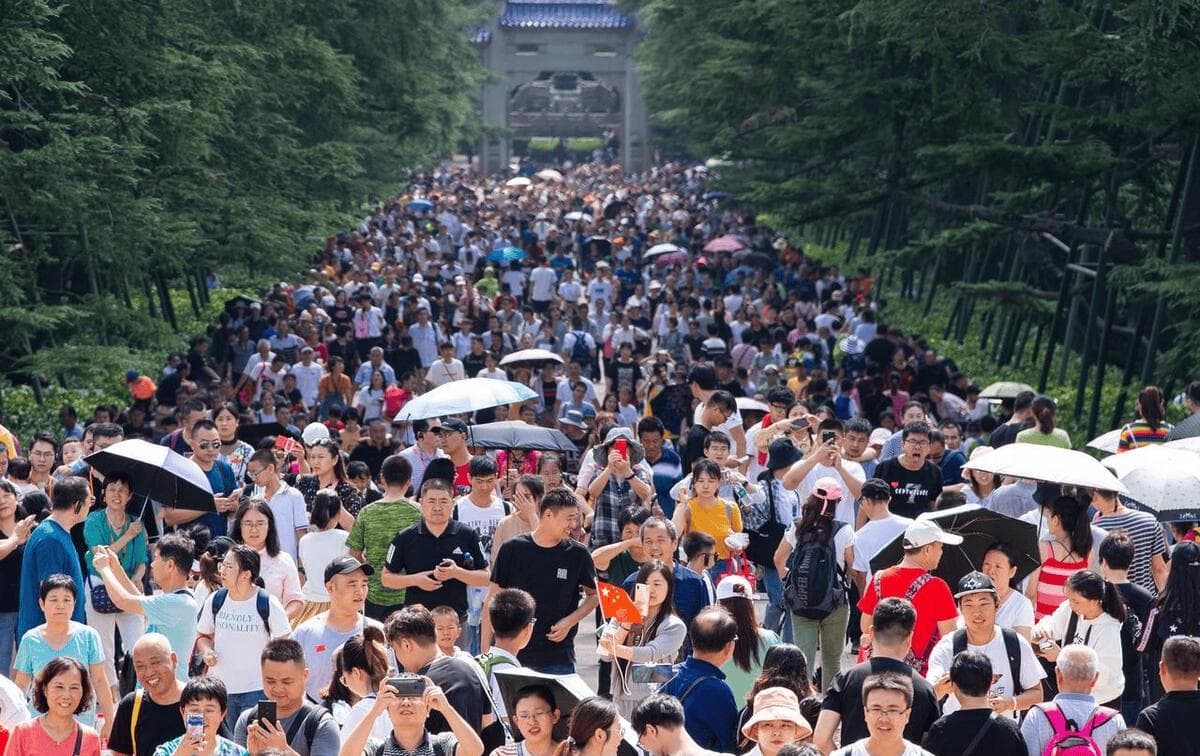 国庆假期人头攒动！盘点全国最堵的8大景区，看看你去过哪里？