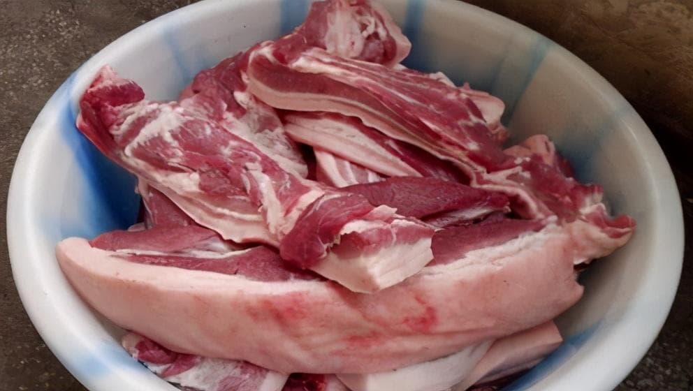 如何腌制腊肉最正确方法（才知道腌腊肉不能直接抹盐教你正确做法）