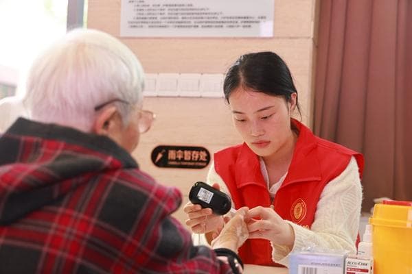 管住嘴、迈开腿，科学控糖！