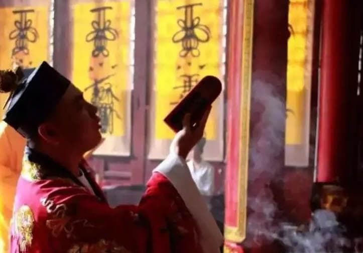 佛牌能随便戴吗？解析佛牌的使用和佛教文化