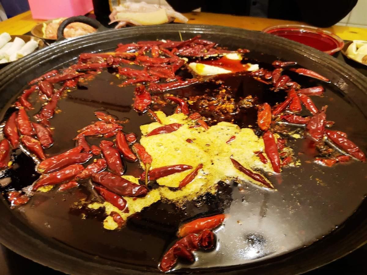 重庆十大美食街全攻略：从解放碑到洪崖洞，吃货天堂等你来