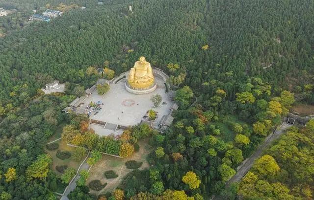 济南千佛山旅游攻略：166公顷景区，4A级名山，24万张金箔贴满大佛
