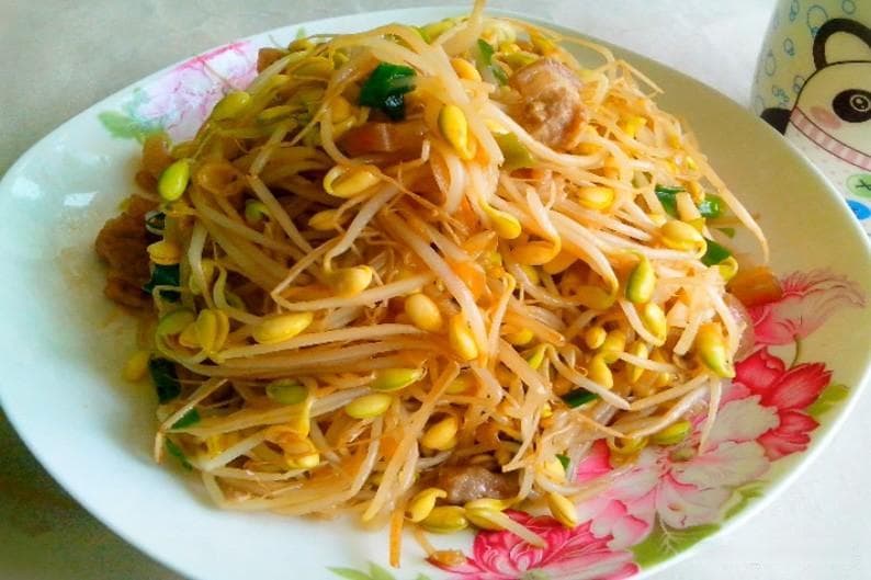 豆芽炒肉的家常做法教程（做豆芽炒肉时，切记"2不放"）