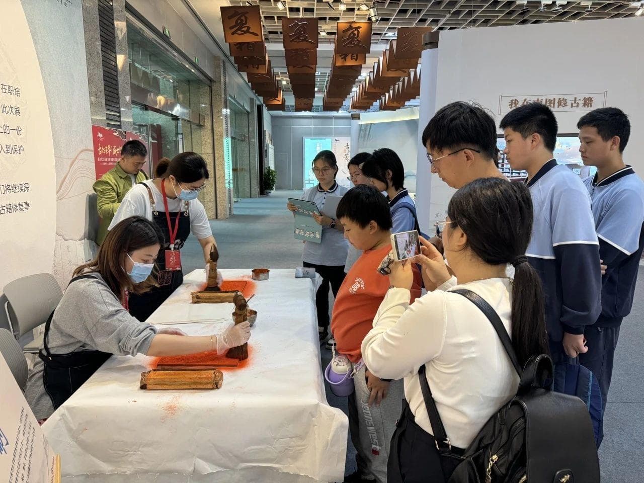 与时间赛跑 科技助力古籍“藏”与“用”