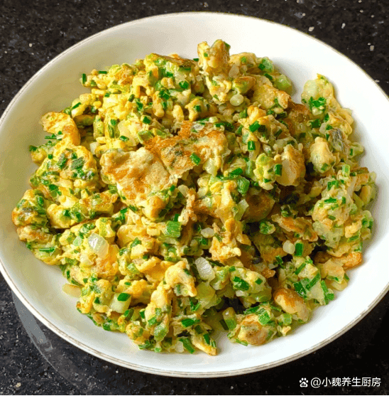 后野葱正鲜嫩，搭配鸡蛋炒一盘，六步轻松搞定