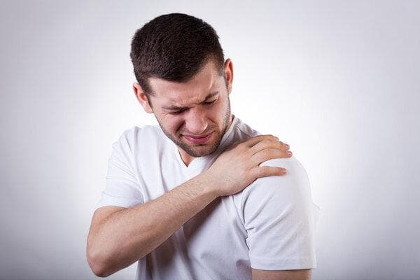 眼睑上长了一个小白点,眨眼有点疼