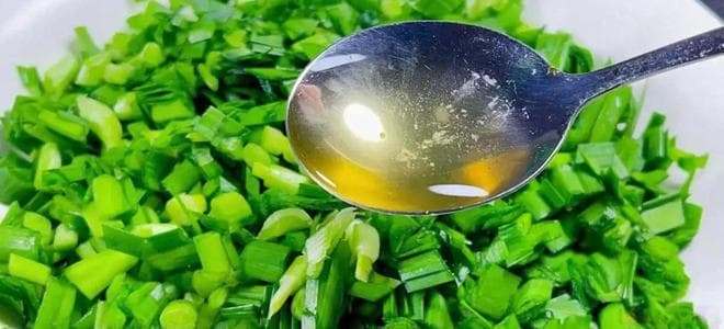 调韭菜饺子时，最忌用盐杀水，教您一招，鲜嫩多汁，全程不出水！