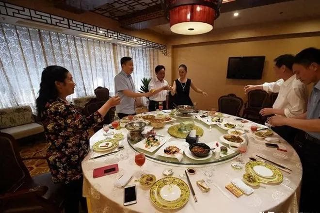 酒桌座位有讲究，切莫乱坐惹人烦！记住这“4种座次”，避免尴尬