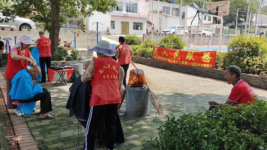 黄家湾社区开展“爱心义剪”活动，传递社区温暖