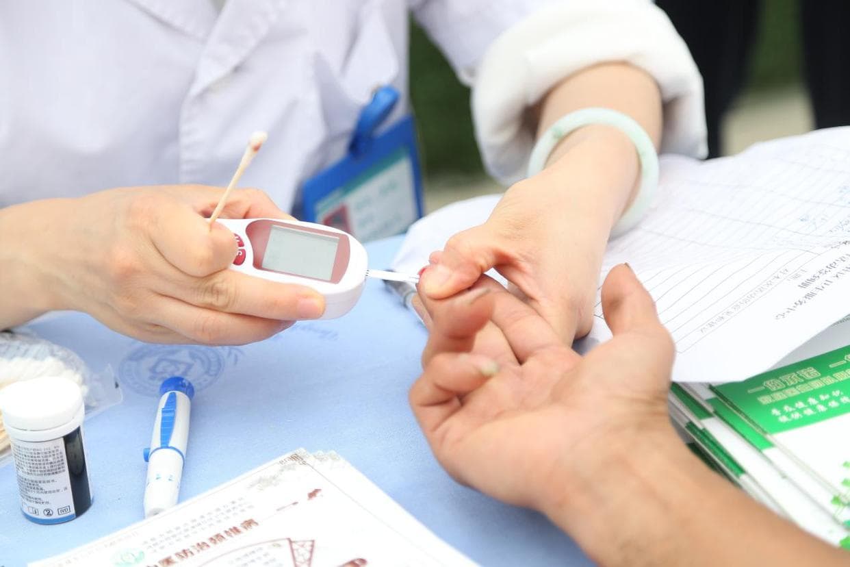 饮食不克制也能控血糖：科学解读血糖变化的健康意义