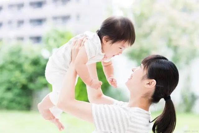 揭秘“三翻六坐九爬”：口诀真谛、科学解析、育儿指南