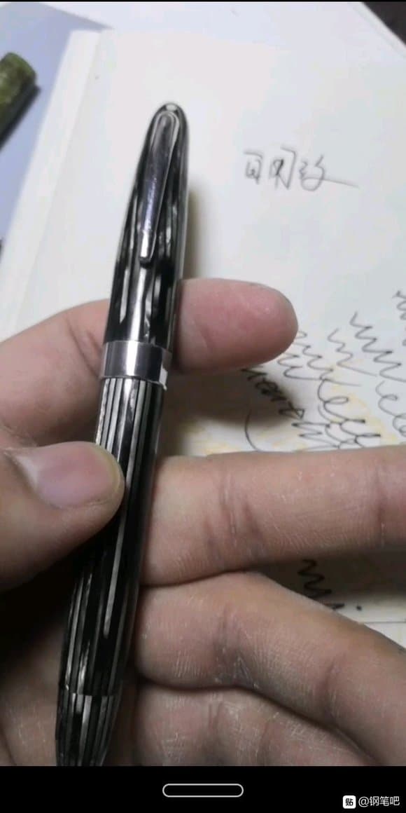 钢笔供墨原理详解：从墨水仓到笔尖的科学之旅