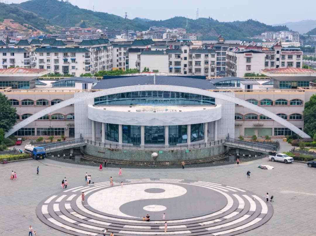 数字问道：武当山文化旅游新地标“问道武当光影奇域”盛大启幕