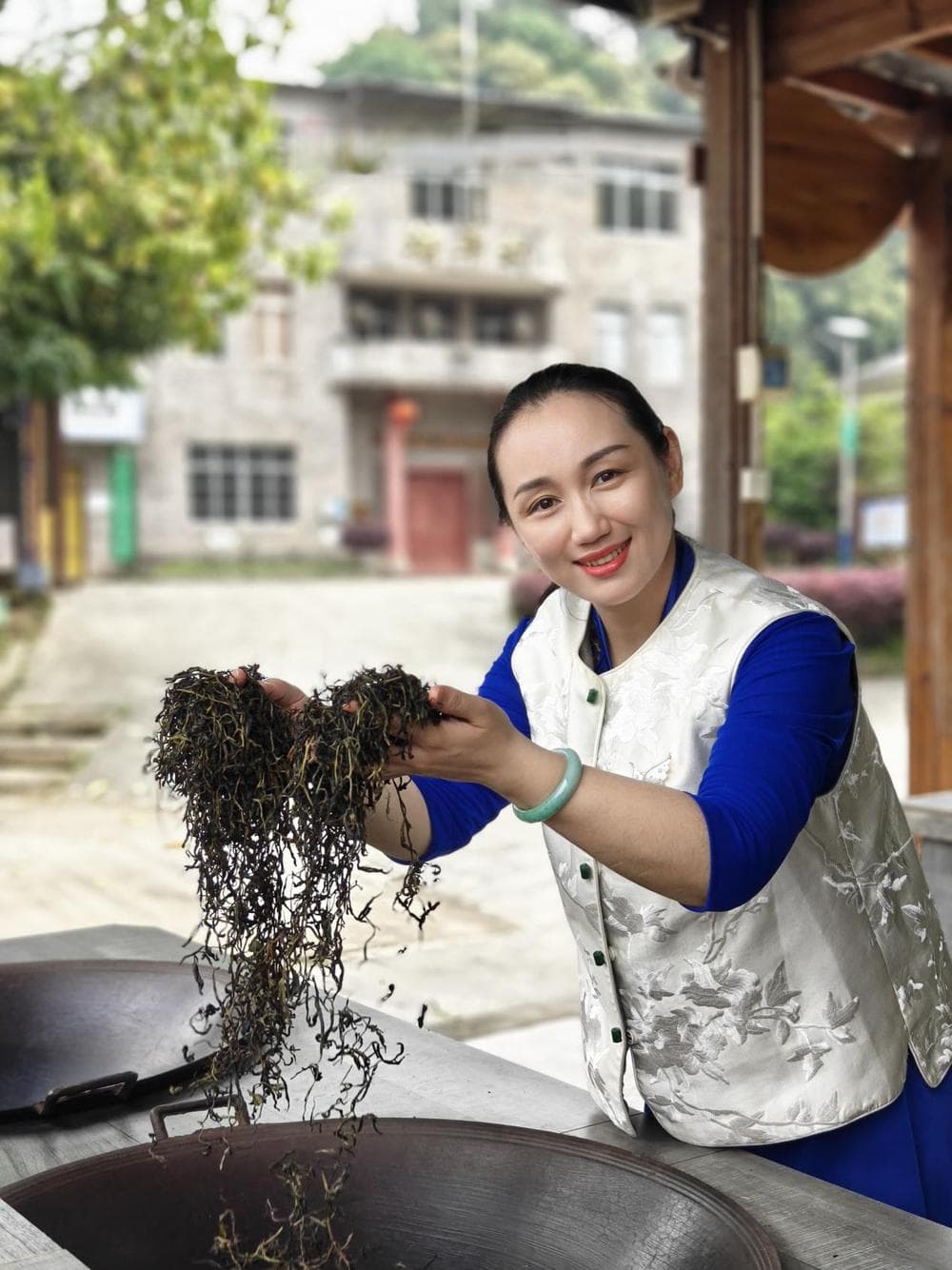 茶香润乡土 匠心谱新篇：记全国技术能手覃聪聪的茶文化传承与助农之路