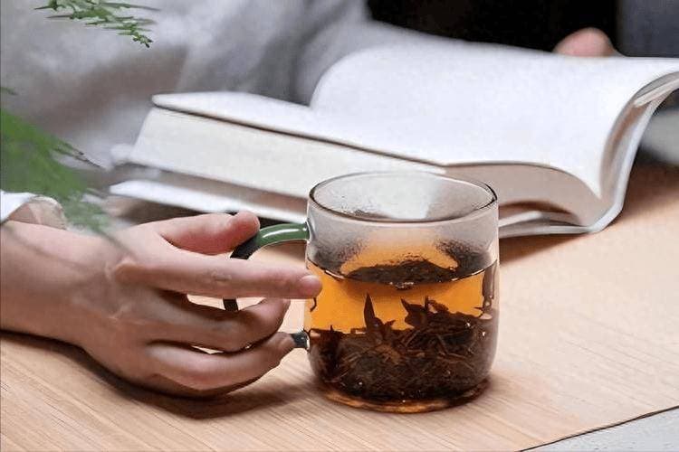 医生提醒：心脏病患者，饮茶不超这个量，不用太过担心，该喝就喝