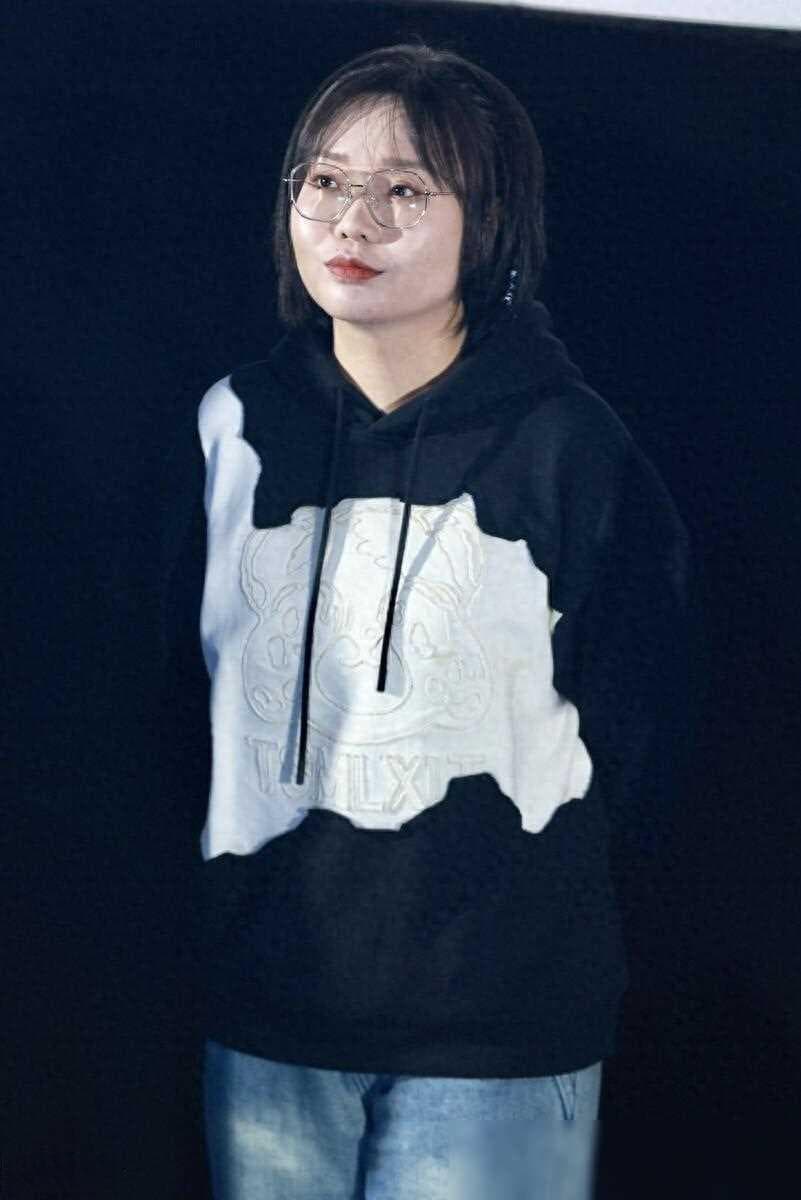 事业爱情双丰，自卑女孩李雪琴：逆袭之路的挑战与爱情力量