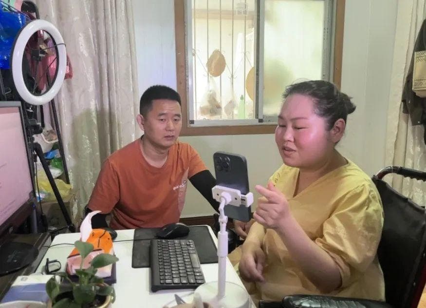 荆州残疾夫妻：把苦难当财富，短视频创业点亮人生