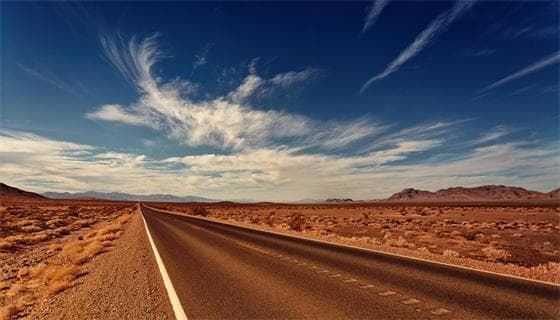 如何通过防御性驾驶提高道路安全？