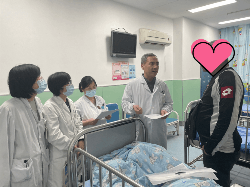 病情无情人有情，跨国医患暖人心——儿科诊断一例儿童神经罕见病多发性硬化