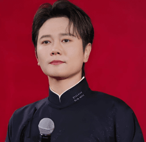 孟鹤堂：从德云社小弟到全能型相声演员