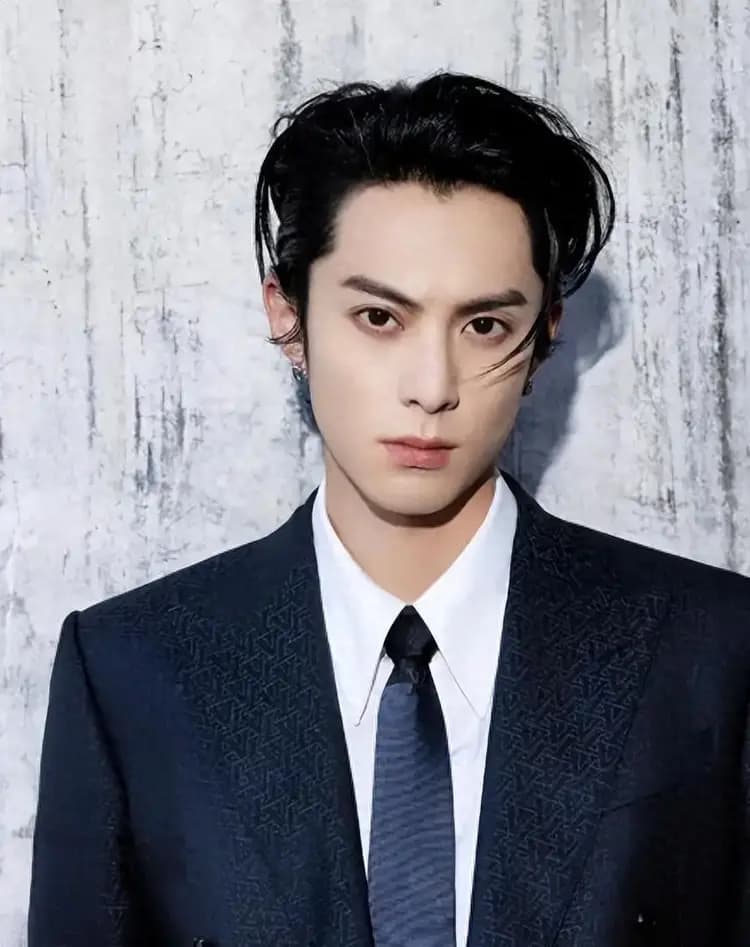 王鹤棣：从“古偶丑男”到顶流逆袭，撕掉标签的他凭什么征服观众