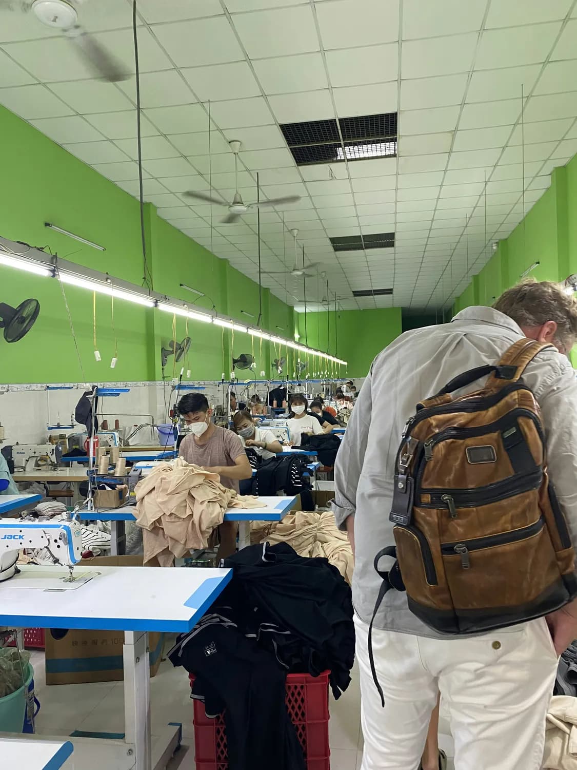 服装外贸跟单全流程揭秘：从订单到出货的实战指南