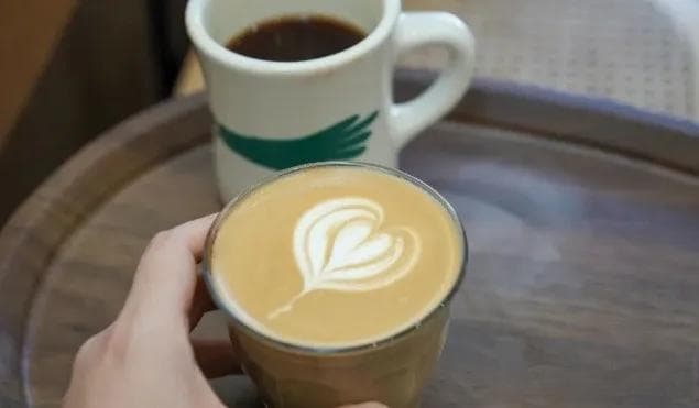 咖啡爱好者的警钟：过量饮用咖啡可能引发失眠与焦虑