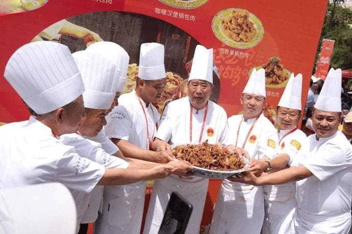 额尔瑾：作为东北菜里无可撼动的“扛把子”，锅包肉的历史可不简单