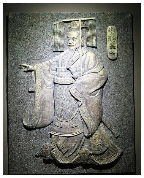 秦始皇的壮举：万里长城和兵马俑的奇迹