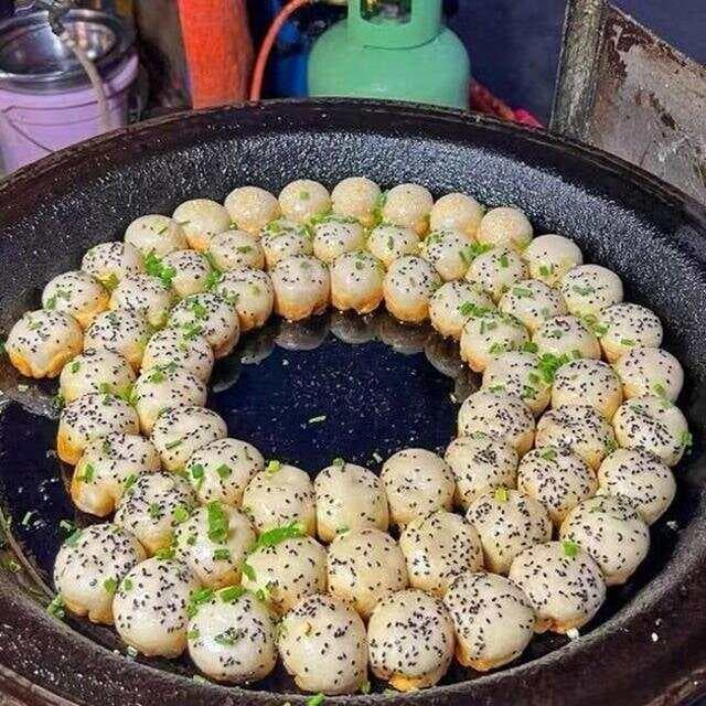 上海十大特色美食：从街头小吃到本帮名菜