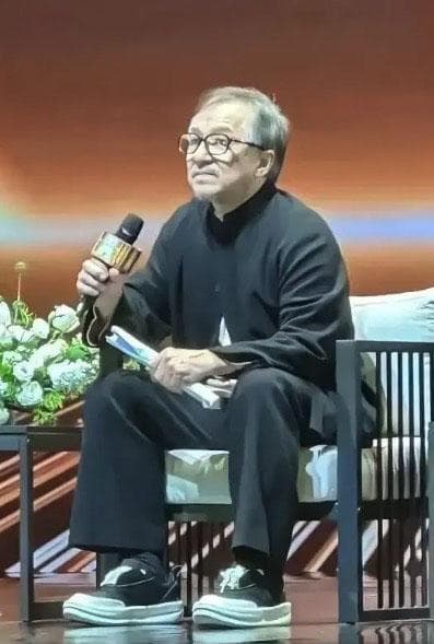 成龙70岁：能老，是件幸运的事