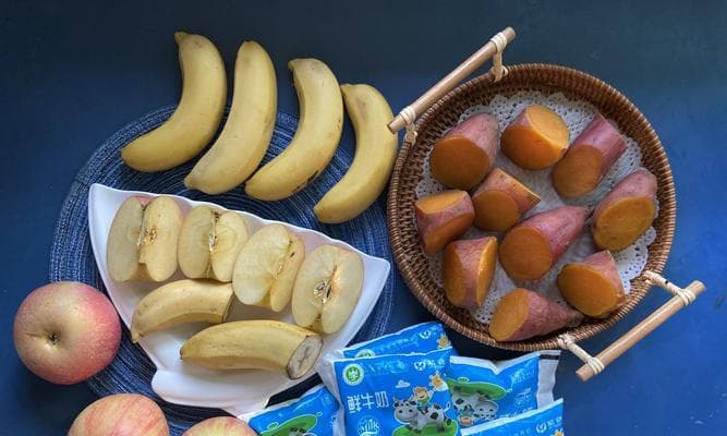 香蕉桃子甜品制作教程：两种不同难度的美味选择