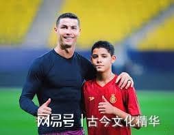 Mini罗：C罗儿子小小足坛明星的崭露头角