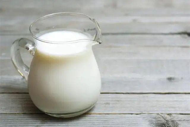 糖尿病患者的饮奶新指南：低脂牛奶控糖效果佳