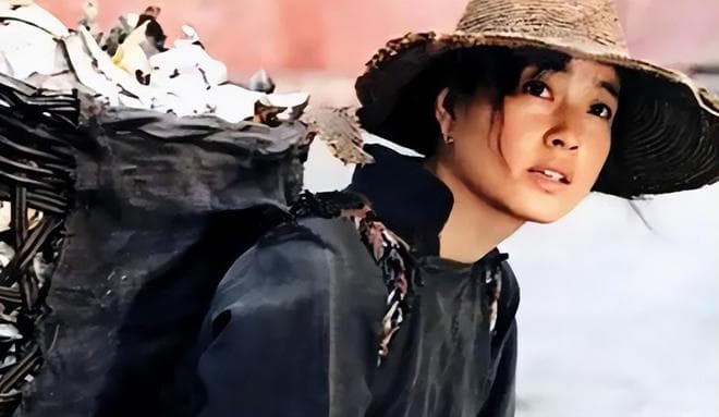 《晚钟》人性之边界：战争下的选择与反思，体现人们对和平的向往