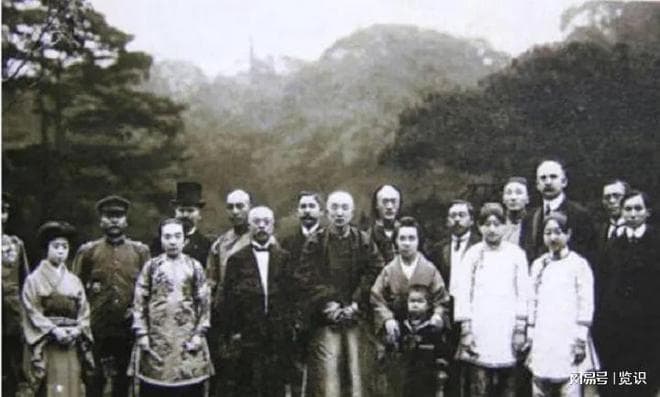 晚清首富盛宣怀佣人200之多，其中两个佣人成就民国两大显赫家族