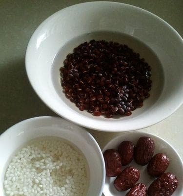 自制红豆豆浆，营养健康享美味（15个步骤教你轻松DIY红豆豆浆）