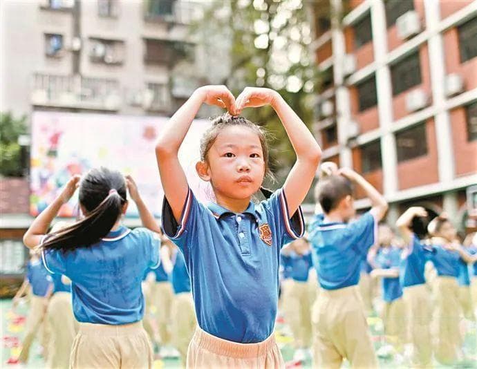 广州该不该统一校服？家长：统一能避免定价不透明