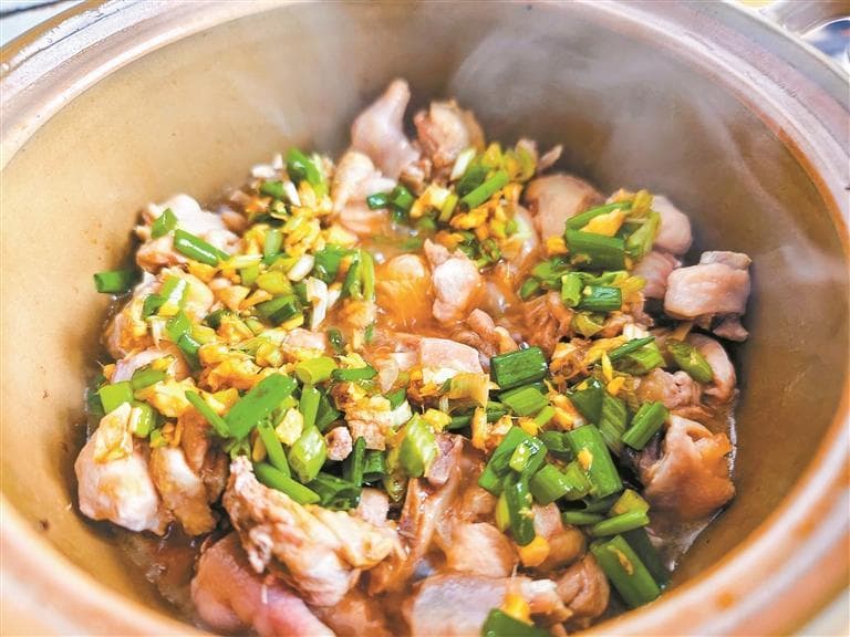 姜葱鸡煲：冬日小寒美食暖