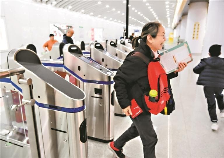 广州首条地铁环线开通，串联五区破解“换乘难”