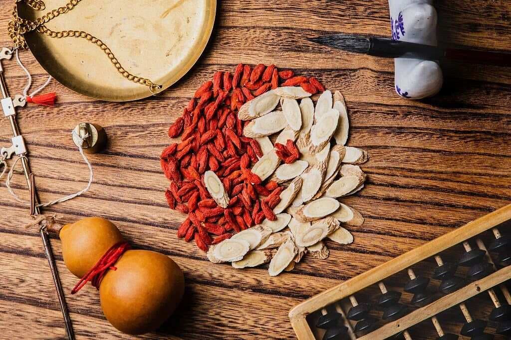 黄芪泡水喝，一次放多少功效最好？怎么喝不上火？
