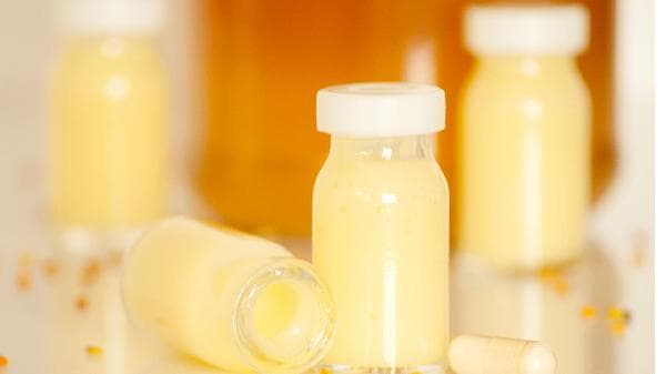 蜂王浆男性可以食用吗？功效与禁忌全解析