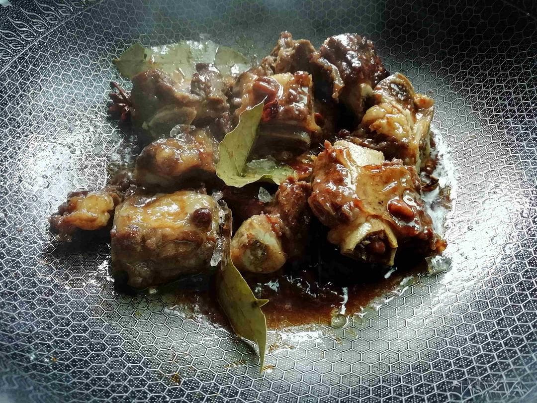 经典与改良：萝卜干烧鸭腿的双重美味攻略